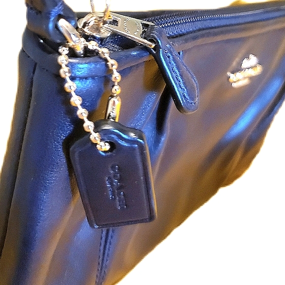 💙COACH Colette Pleated Smooth Leather Zip Top Wristlet in Midnight Blue ✨️NWOT - Picture 5 of 14